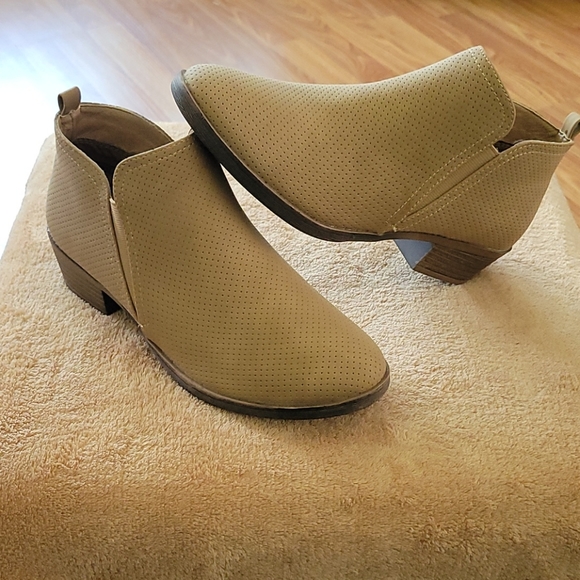 Rampage Taupe Ankle Boot - Picture 1 of 4
